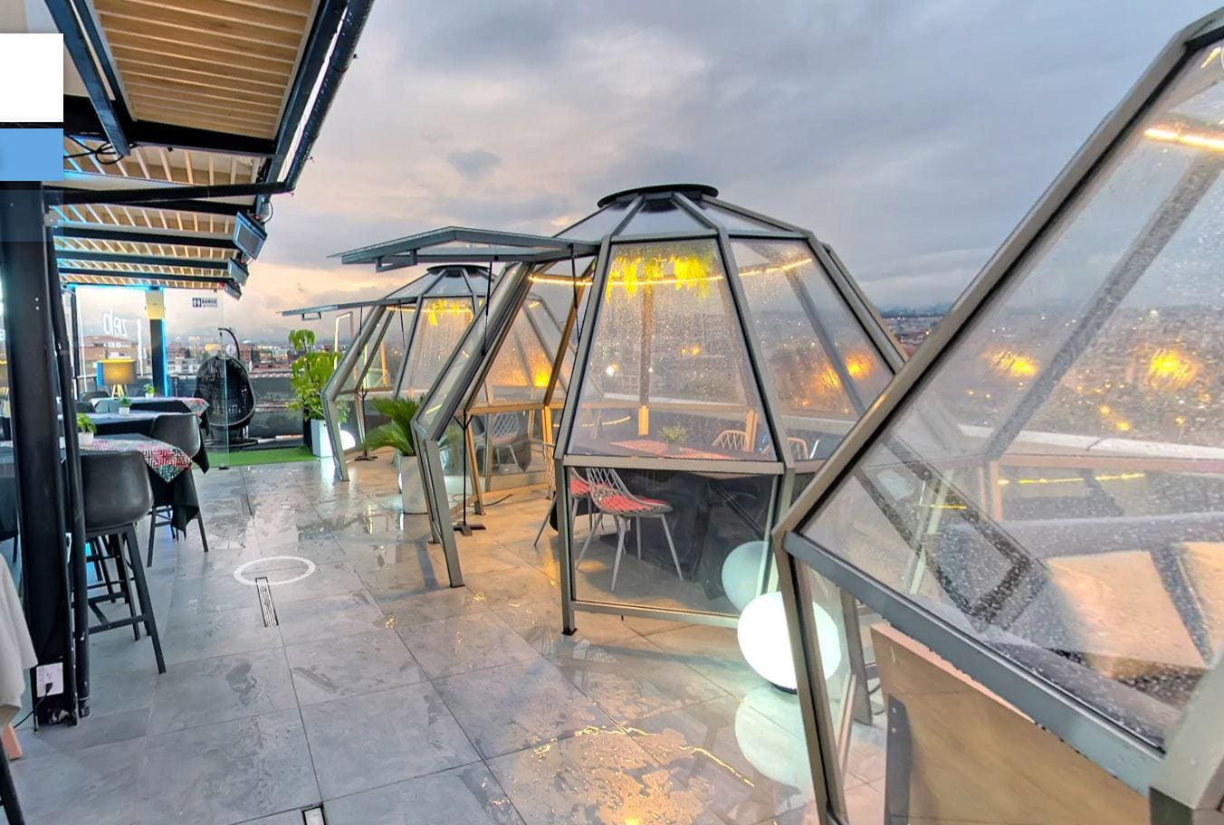 Áreas exteriores y terraza